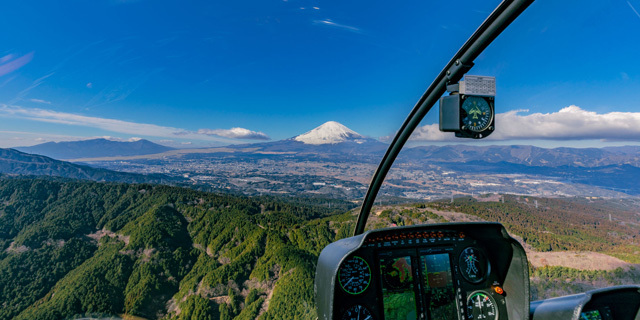 絶景富士山を家族で独占！ショッピングの合間に楽しめる遊覧飛行がまさに天にも昇る心地良さ