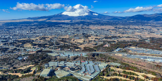 絶景富士山を家族で独占！ショッピングの合間に楽しめる遊覧飛行がまさに天にも昇る心地良さ