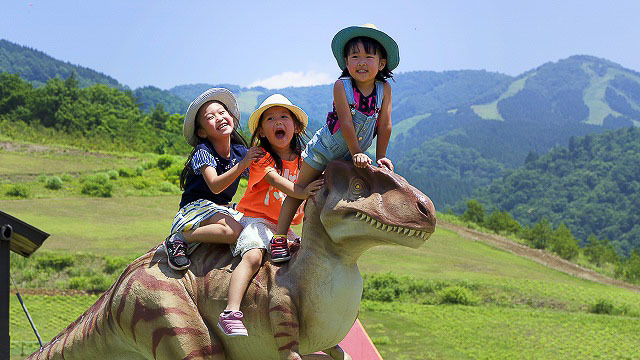 そり滑りや四輪バギー、カヤックまで！心地良い初夏のスキー場で家族そろってアクティビティ三昧