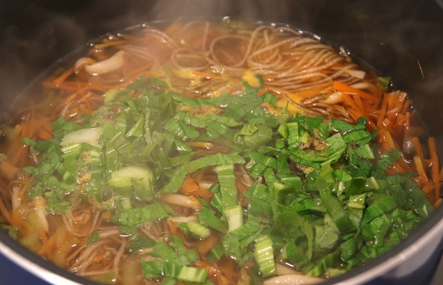 デトックスしたい日におすすめ！150kcal以下の野菜たっぷりラーメン風！スープ春雨1.jpg