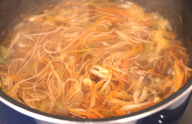 デトックスしたい日におすすめ！150kcal以下の野菜たっぷりラーメン風！スープ春雨1.jpg