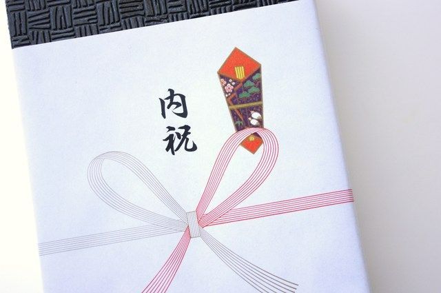 【出産内祝い】両親への出産内祝いは？選ぶポイントやおすすめの品をご紹介