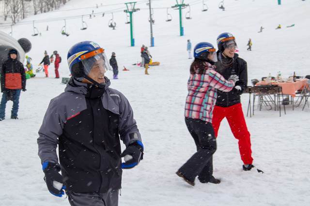 【体験記事】東京から60分の雪国！みなかみ町でガチ雪合戦＆雪上BBQをやってみた！