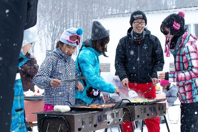 【体験記事】東京から60分の雪国！みなかみ町でガチ雪合戦＆雪上BBQをやってみた！