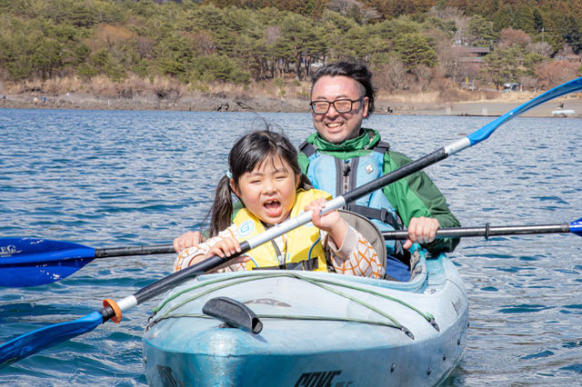 カヤック初体験！透き通る“本栖湖ブルー”の美しさと湖上散歩の気持ち良さに感動しました