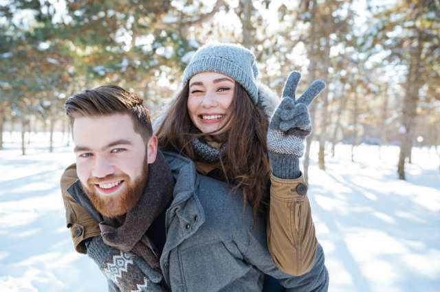 男女別に腕組みをする癖の心理を解説！相手に後ろめたいことがあるかも？