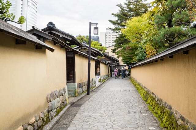 今も残る数少ない武士の町・金沢。ガイドさんの案内で巡る【長町武家屋敷跡】1.jpg