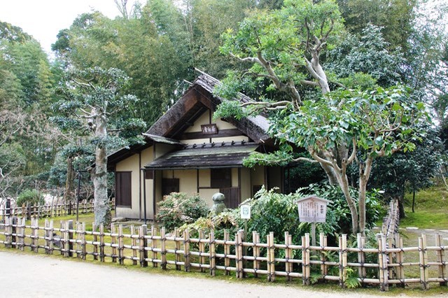 【徹底解説】岡山の名所「後楽園」の魅力とは！歴史的な建造物の紹介から料金・クーポン情報まで