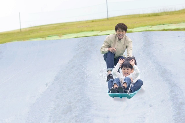 青空と琵琶湖を独り占め！びわこ箱館⼭の新アトラクション「ジップライン」の爽快ライドに大興奮【滋賀】