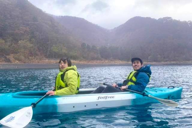 富士山の麓でアウトドアな休日。本栖湖でのカヌー体験！