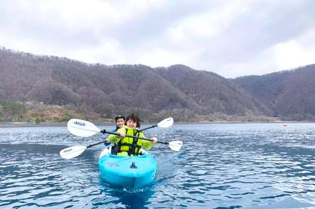 富士山の麓でアウトドアな休日。本栖湖でのカヌー体験！