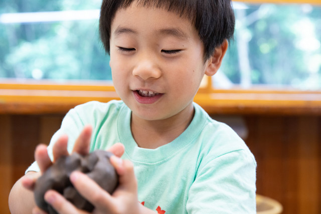 自由にものづくりが楽しめる陶芸体験に挑戦！子どもならではの発想力に感動しちゃいました！