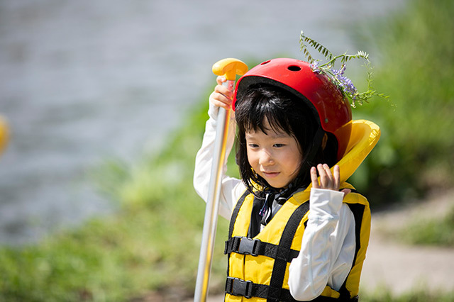 安曇野の清流で笑顔あふれる川下り！遊びと学びがいっぱいの体験でした【あそびチャレンジ#07 ラフティング（清流川下り）編】