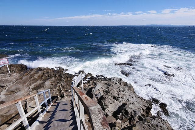 都心から日帰りで行ける無人島！「猿島」で神秘の自然と史跡巡りを堪能しよう