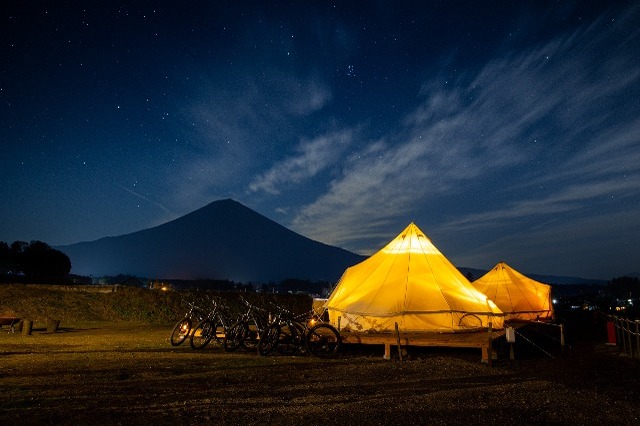 星空・日の出・富士山と、美しさにとことん酔いしれる1日1組限定の贅沢グランピング！