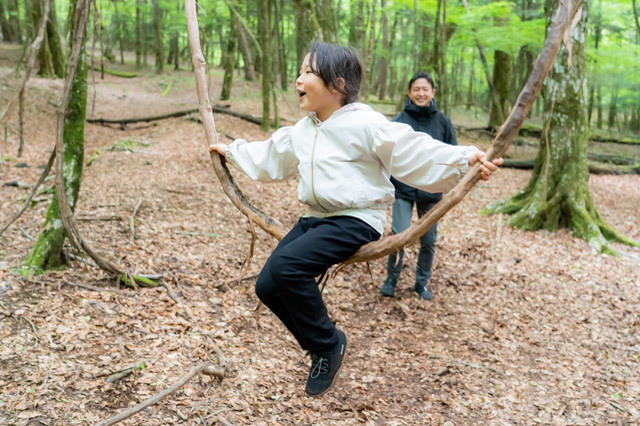 鬱蒼とした樹海と真っ暗な洞窟を探検！命が芽生え、時が育む自然には発見がいっぱいでした