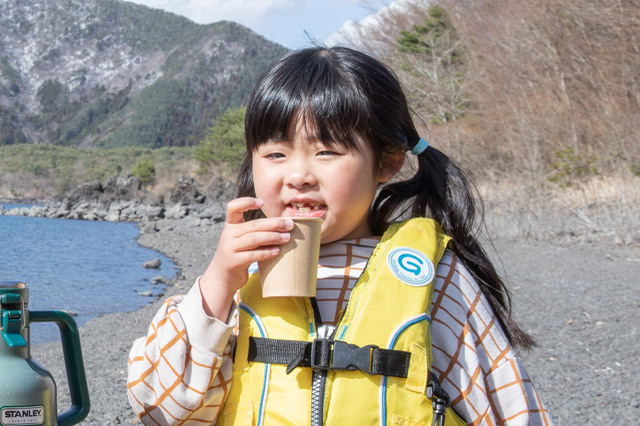 カヤック初体験！透き通る“本栖湖ブルー”の美しさと湖上散歩の気持ち良さに感動しました