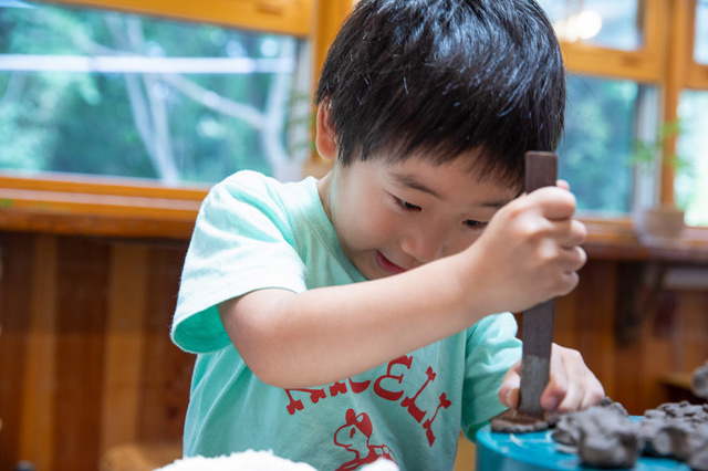 自由にものづくりが楽しめる陶芸体験に挑戦！子どもならではの発想力に感動しちゃいました！