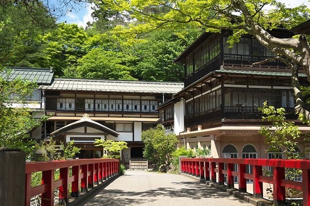 【おすすめ33選】群馬の日帰り温泉まとめ！源泉掛け流しから貸切風呂、絶景の雪見風呂まで