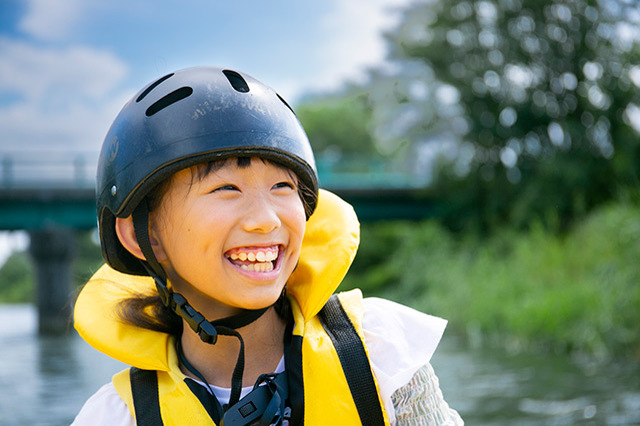 安曇野の清流で笑顔あふれる川下り！遊びと学びがいっぱいの体験でした【あそびチャレンジ#07 ラフティング（清流川下り）編】