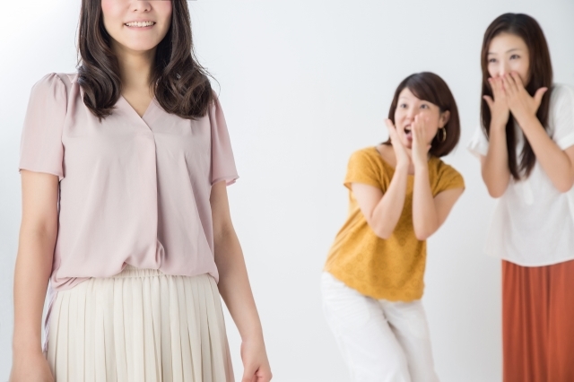 マウントを取る女の心理とは？ウザいマウント女への対策を解説！