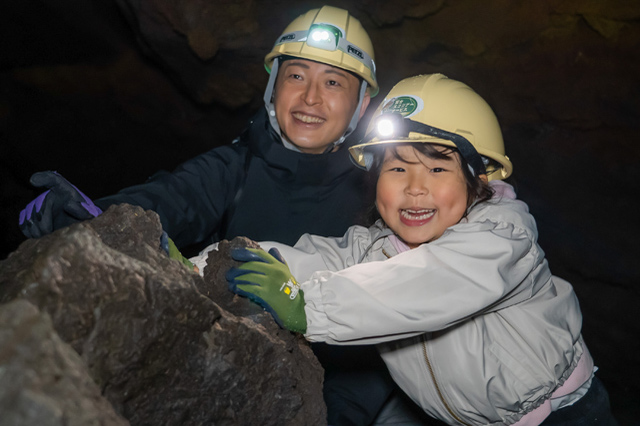 鬱蒼とした樹海と真っ暗な洞窟を探検！命が芽生え、時が育む自然には発見がいっぱいでした