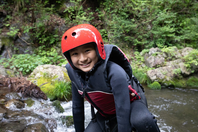 【あそびチャレンジ#05 シャワークライミング編】滝登りや滝壺ダイブまで！初めての川遊びで奥多摩の渓流を大冒険しちゃいました