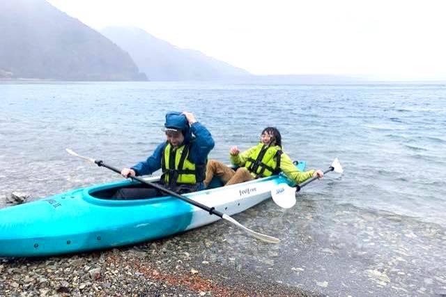 富士山の麓でアウトドアな休日。本栖湖でのカヌー体験！