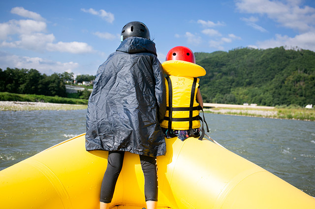 安曇野の清流で笑顔あふれる川下り！遊びと学びがいっぱいの体験でした【あそびチャレンジ#07 ラフティング（清流川下り）編】