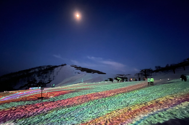 谷川岳に広がる光のアートと満天の星！この春は“密”を避けて家族で幻想的な世界へ旅立とう