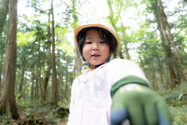 鬱蒼とした樹海と真っ暗な洞窟を探検！命が芽生え、時が育む自然には発見がいっぱいでした