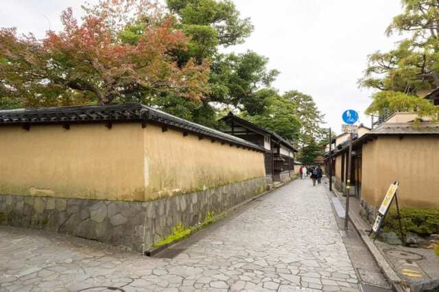 今も残る数少ない武士の町・金沢。ガイドさんの案内で巡る【長町武家屋敷跡】1.jpg