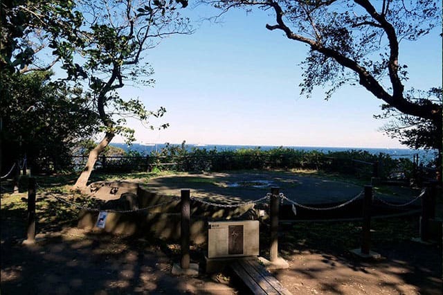 都心から日帰りで行ける無人島！「猿島」で神秘の自然と史跡巡りを堪能しよう