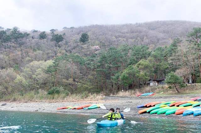 富士山の麓でアウトドアな休日。本栖湖でのカヌー体験！