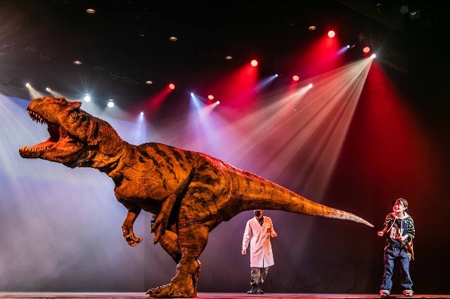 リアルな恐竜が目の前で動く・唸る・戦う！大人気の恐竜ショーで子どもと一緒にハラハラ・ドキドキを体験【全国】