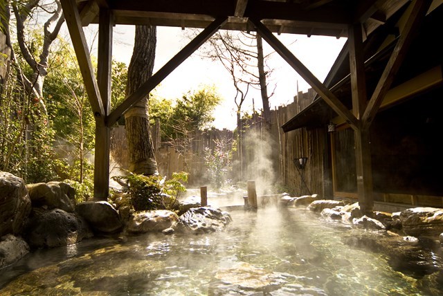 【おすすめ21選】箱根の日帰り温泉まとめ！箱根湯本・強羅の駅チカやカップル向けの貸切風呂