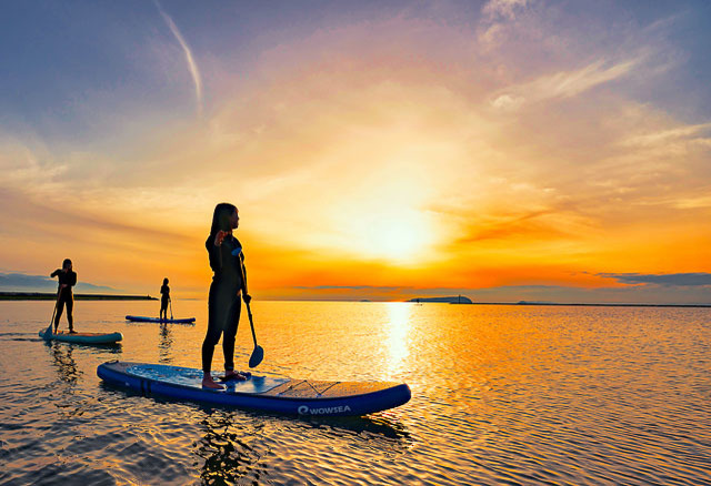 乗馬しながら夕日の海岸線をお散歩！瀬戸内で「やってみたい」を叶える贅沢グランピングへ