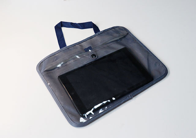 【ダイソー】実はバッグ…ではないんです　持ち運びも楽々！ある所で使うと便利な収納ポケット