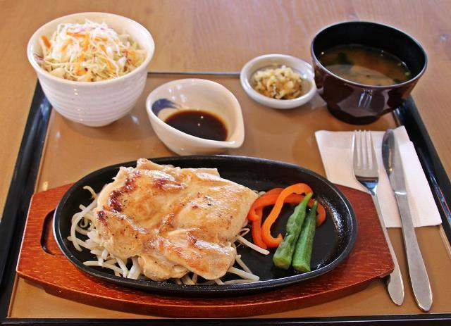 やよい軒に感謝!たった「415kcal」なのにめちゃうまな定食。これはビビる...!