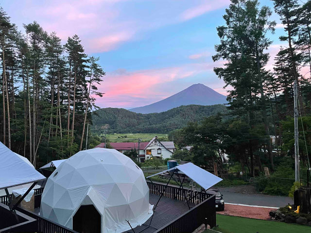 今の流行りはアウトドアでサウナ！富士山を望むキャンプ場で家族みんなで「ととのう」体験