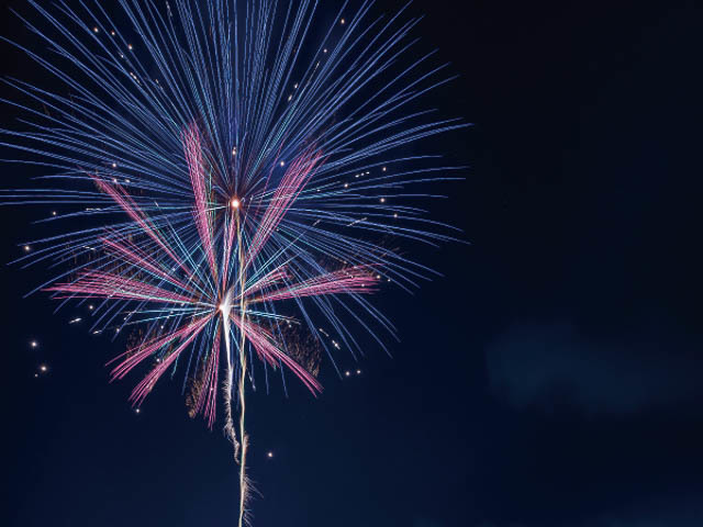 1万2,000発の花火が春の夜空を彩る！「HANABI ファンタジア」で360度に放たれる豪華花火タワーにうっとり【熊本】