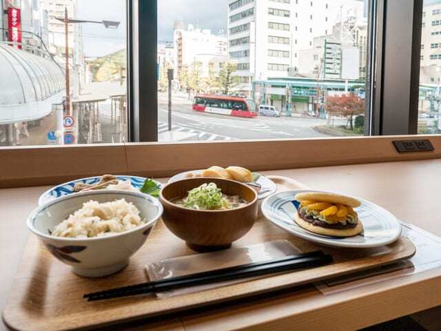 客室に路面電車?!【レフ松山市駅 by ベッセルホテルズ】の「伊予鉄ルーム」が面白すぎる1.jpg