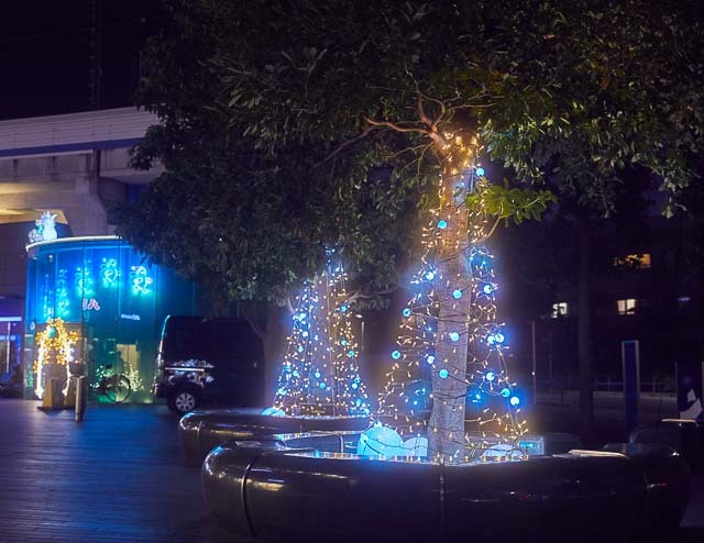 ショッピングモールが光の川に！巨大クリスマスツリー＆光のスケート場が出現する「二子玉川ライズ」で駅近ホリデーを楽しもう【東京】