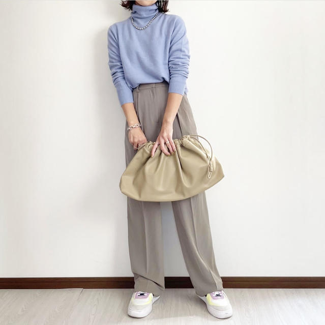 XLが実は可愛い?!ユニクロ「大人気ニット」のベストカラー&サイズで作るバランスコーデ術1.jpg