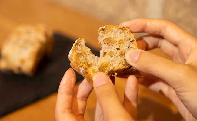 細長いあんぱんは贈り物にも大人気！丸の内『ポワン エ リーニュ』