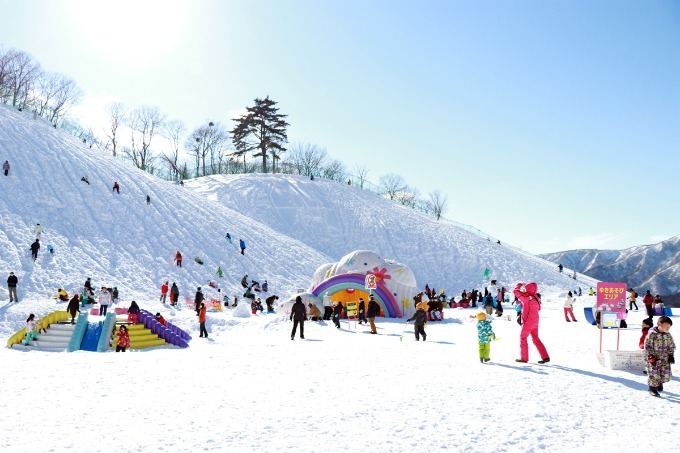 日本最大級のキッズパークや広々フードコートを完備！「グランスノー奥伊吹」には親子で楽しめる雪遊びレジャーがいっぱい【滋賀】