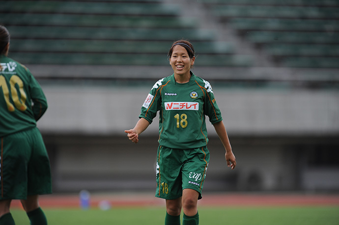 元なでしこ岩清水梓「出産=引退しかない状況を変えたい」息子とピッチ入場の夢かなえたママプロWEリーガーが語った使命