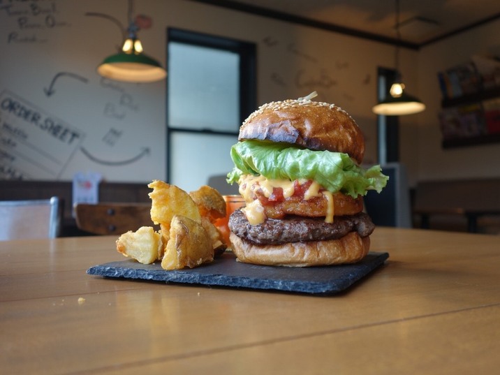 小田原のおすすめハンバーガー7選！肉汁溢れる本格専門店や便利な駅ナカ店も！