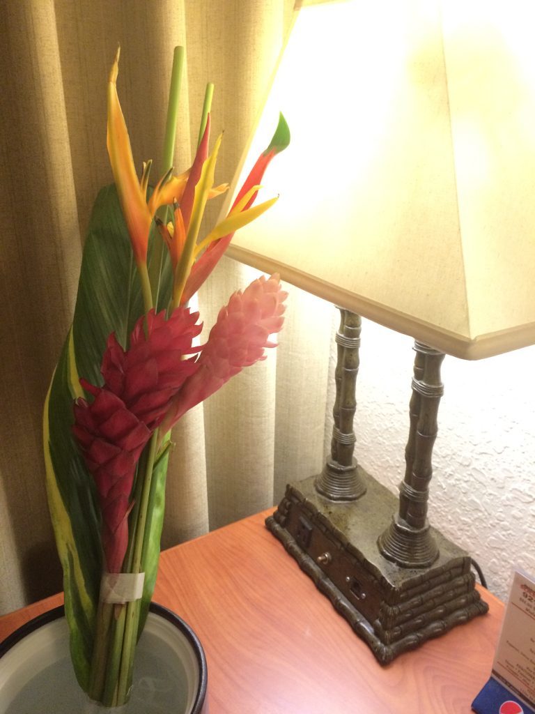 リラックスタイムを特別な時間に。ホテルの部屋に花を飾ろう