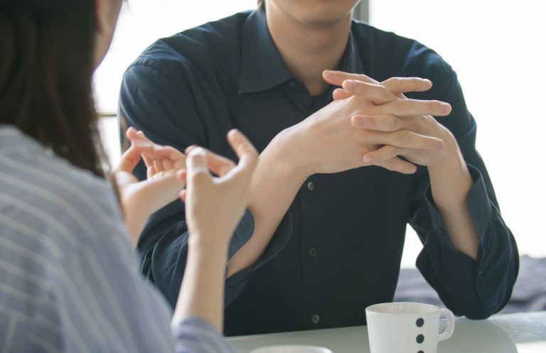 夫に「仕事やめて」と頼まれ断ったら…浮気されて言い訳にもイラッ